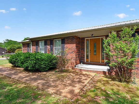 4th image of 44 Barbara Cir