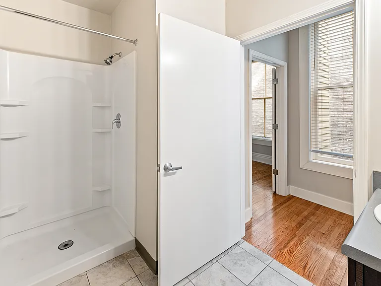 566 S 4th St #405 — Photo 4