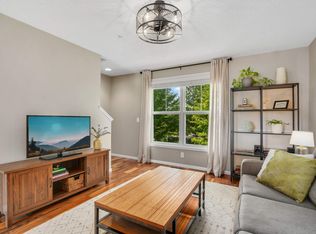 3123 Clover Ridge Dr, Chaska, MN 55318