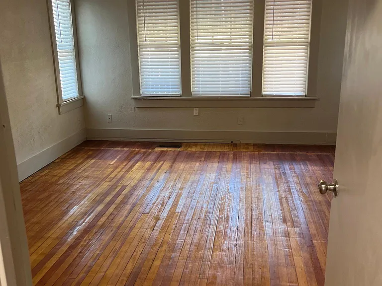 603 W Boyd St #UPSTAIRS — Photo 4
