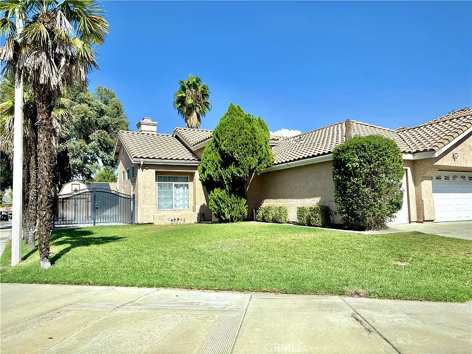 1217 Avenida Roundelay