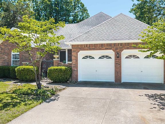 3rd image of 606 Leatherwood Dr