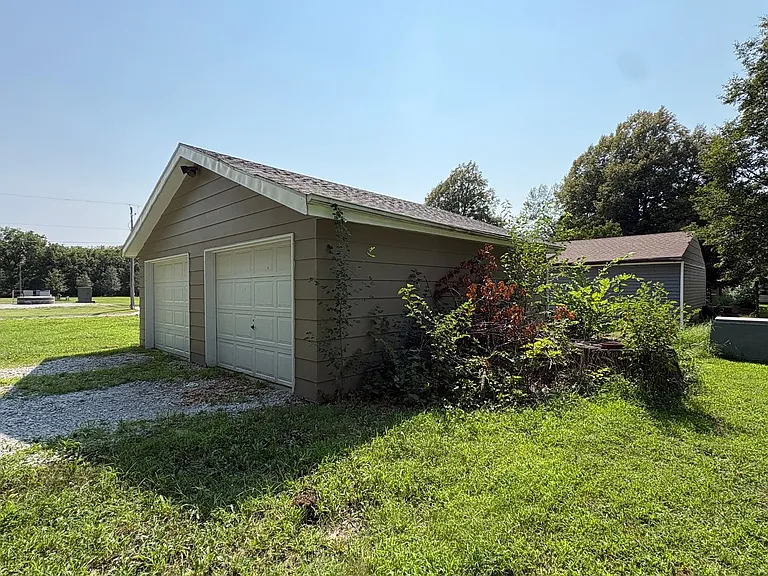 2209 Hawthorne Ave — Photo 39