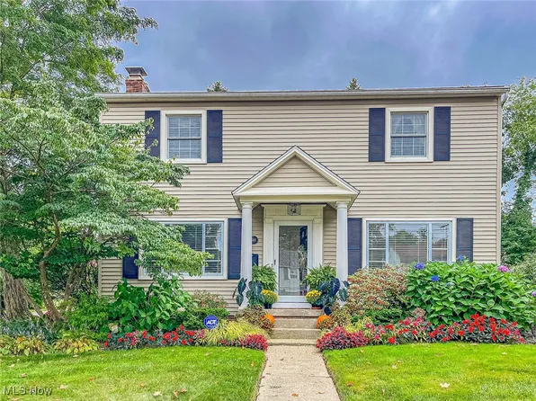 696 Ecton Rd, Akron, OH 44303