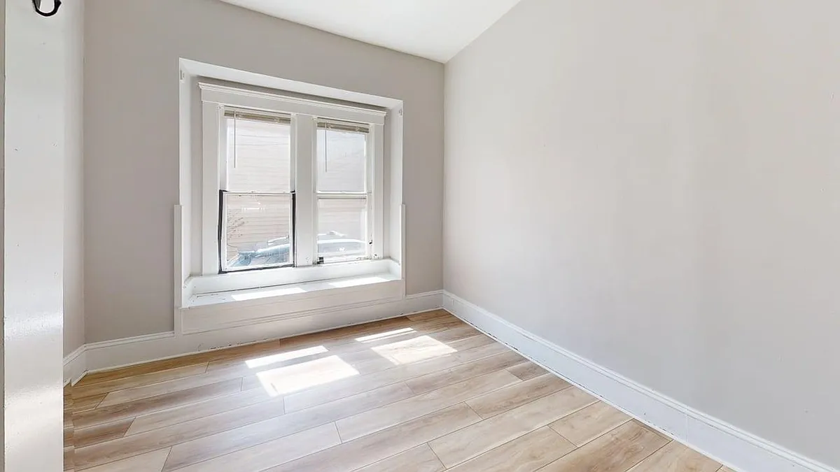 Building Photo - 800 E 157th St