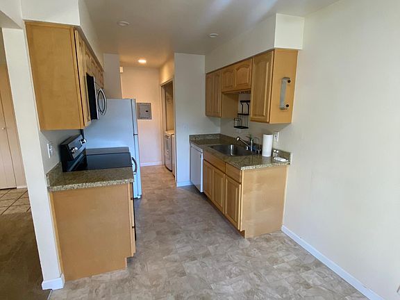 5th image of 411 Pinehurst Ave #411