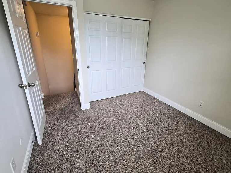 199 Wyndcrest Ct #B — Photo 13