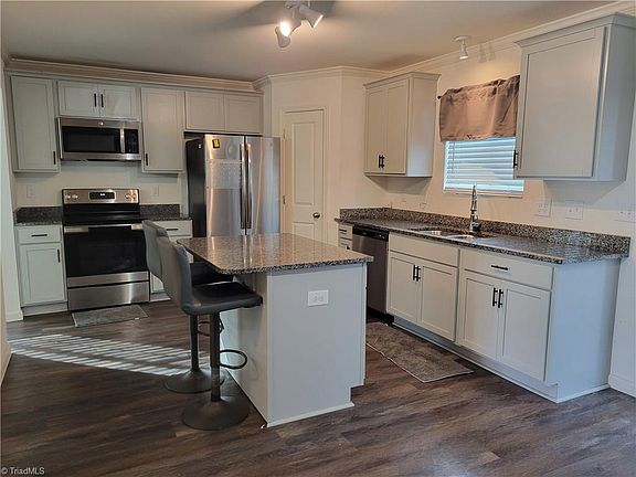 5th image of 5105 Apsley Dr
