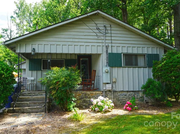 215 Cedar Ln, Arden, NC 28704