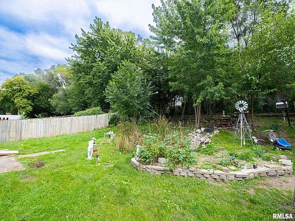2nd image of 304 Parkway Ln