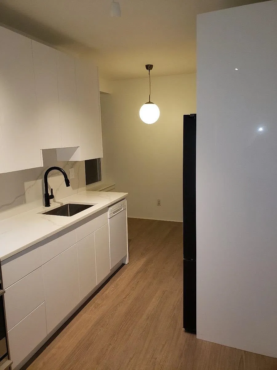 Building Photo - 135 Van Wagenen Ave #4B