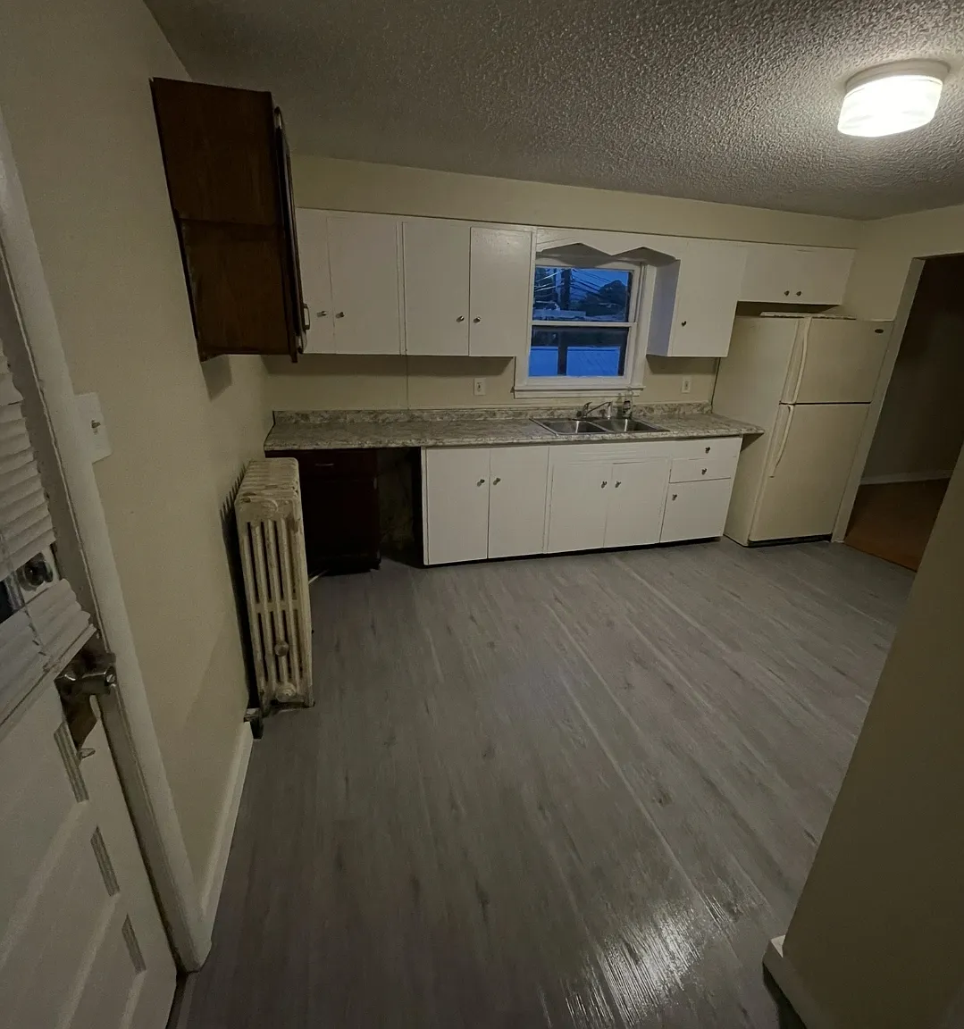 2 bed, 900 sqft, $1,000 — Photo 2