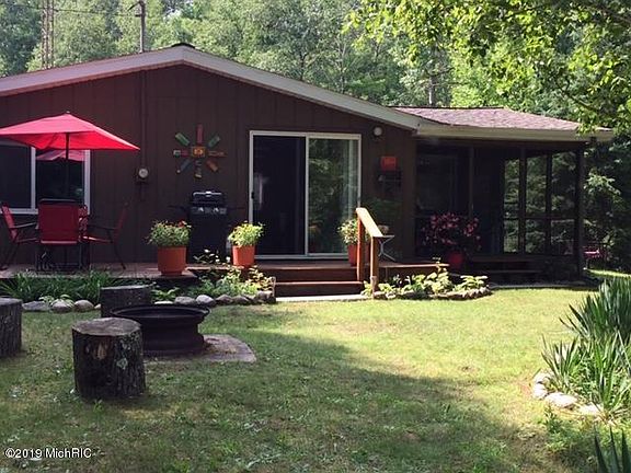 3rd image of 5816 S Rapids Rd