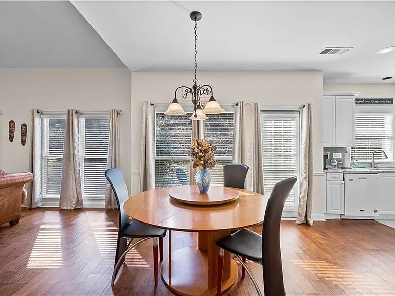 3010 Lakeside Ct — Photo 7