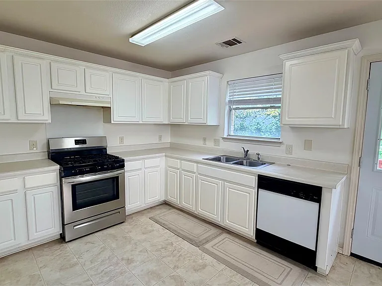 1005 Traci Michelle Dr — Photo 6