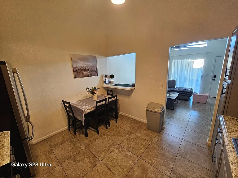 712 N Santa Barbara #1 — Photo 35