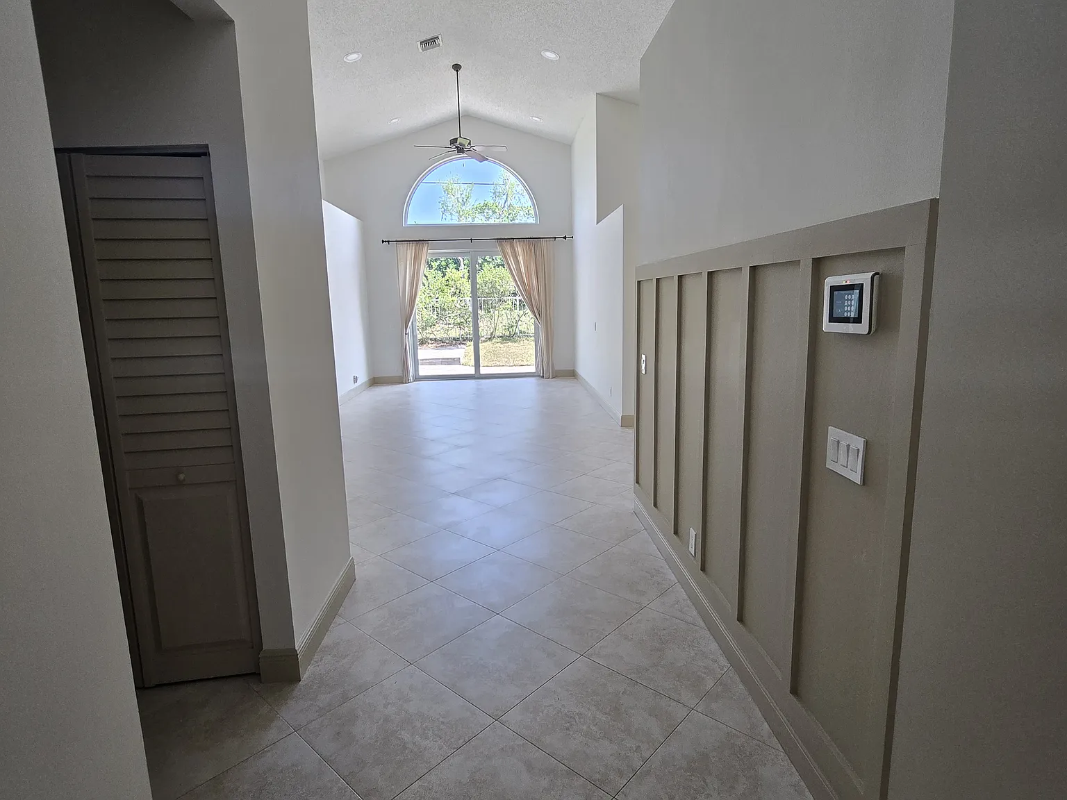 3 bed, 1958 sqft, $4,700 — Photo 2