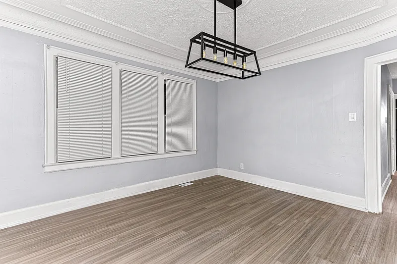 3 bed, 1.0 bath, 1400 sqft, $1,395 — Photo 4