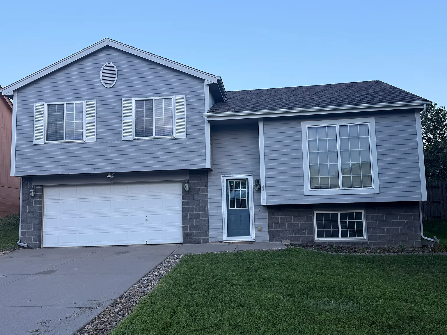3 bed, 1367 sqft, $2,000 — Photo 1