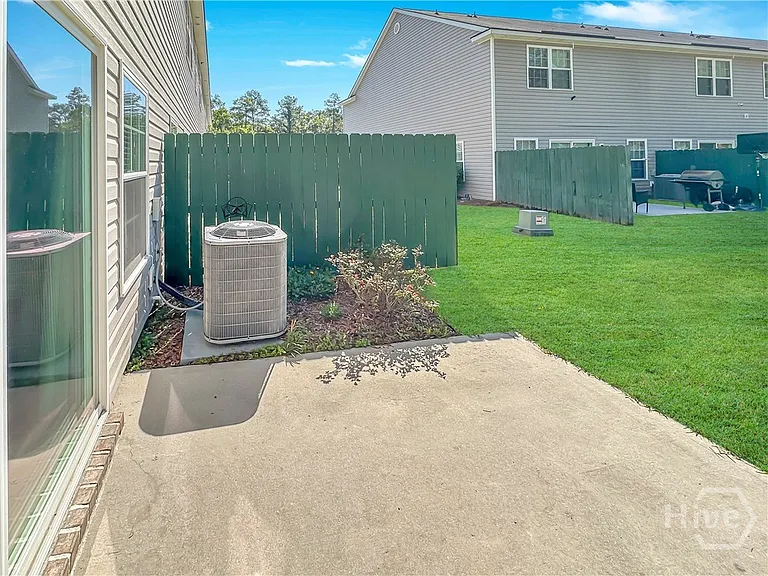 100 Regis Way — Photo 24
