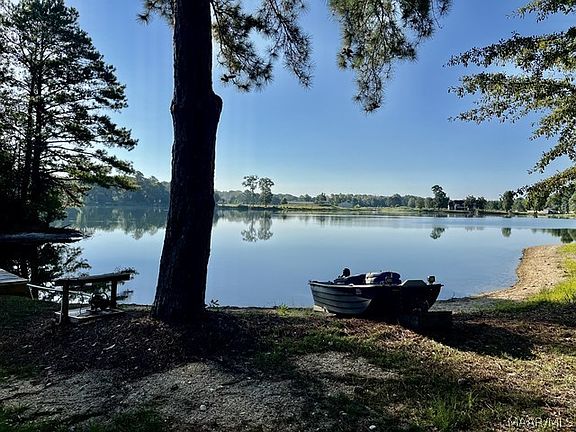 3rd image of 2625 Lakeview Cir