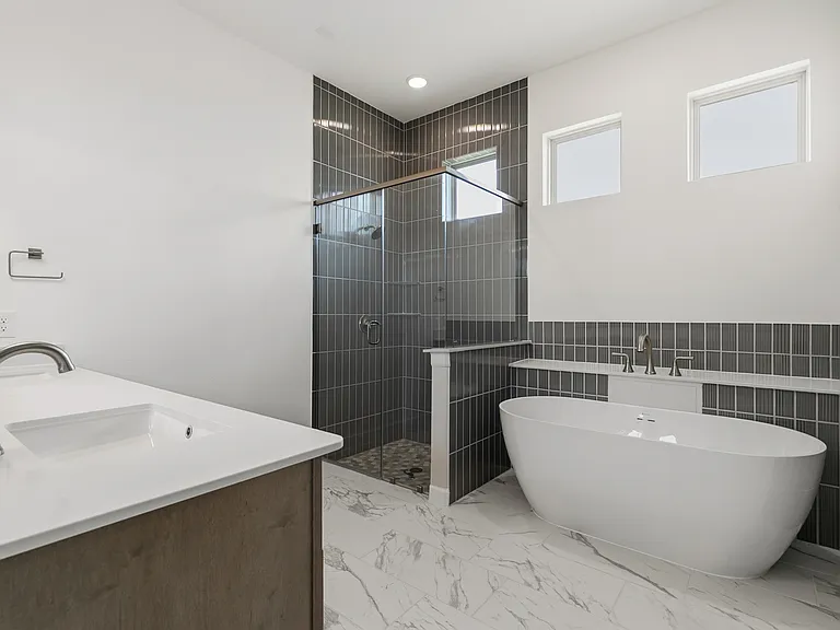 5901 Maddie Ann Dr — Photo 30
