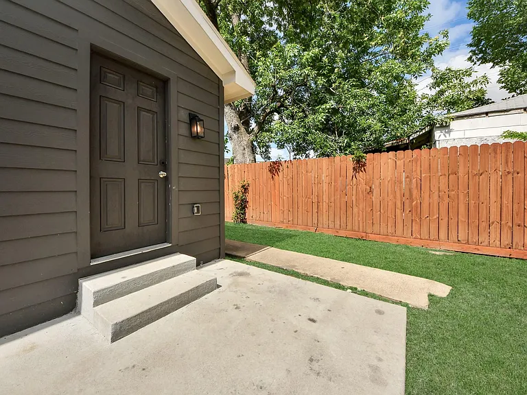 7605 Avenue C — Photo 44