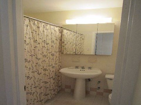 3rd image of 12510 Queens Blvd APT 617