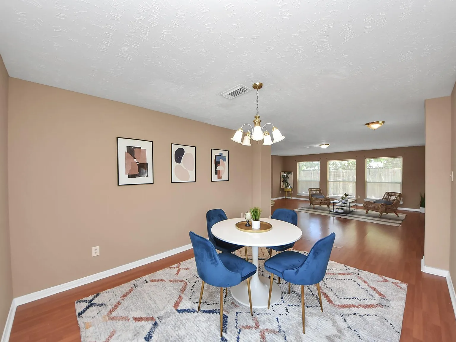 4 bed, 2.5 bath, 2124 sqft, $2,050 — Photo 3