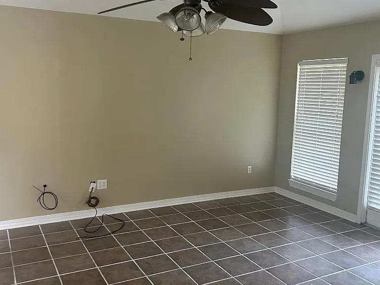 117 McCaughan Ave — Photo 5