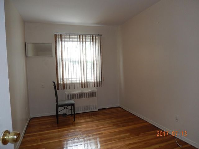 2nd image of 980 E 106th St