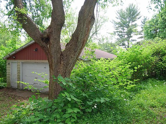 3rd image of 2422 E Hill Dr