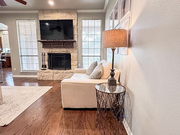 3rd image of 1252 Forest Park Dr