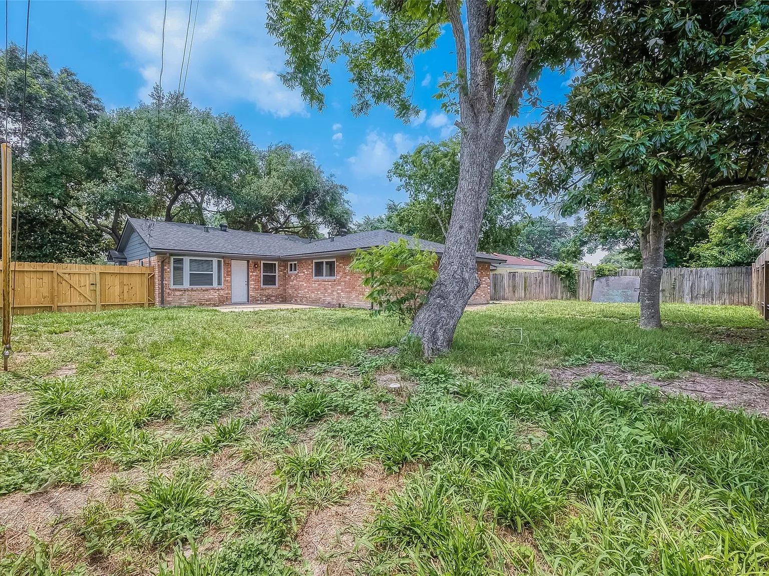 3 bed, 2.0 bath, 1480 sqft, $2,000 — Photo 2