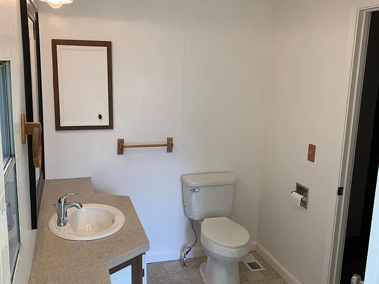 211 N Webster St — Photo 8