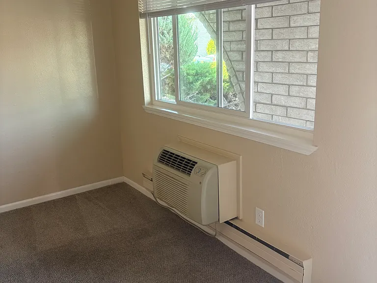 Sierra Madre Apartments — Photo 6