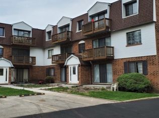 4208 Central Rd APT 4F, Glenview, IL 60025