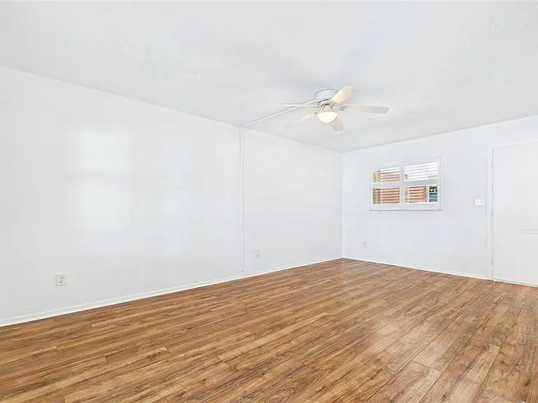 325 Sky Loch Dr W — Photo 8