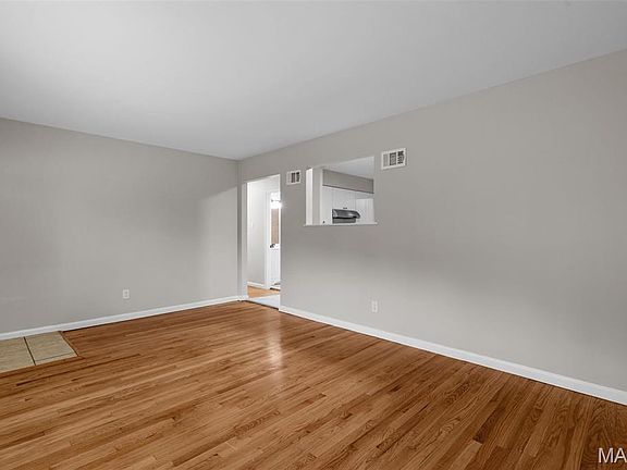 4th image of 1433 Farmview Ave