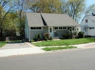 93 Independence Dr, Roselle, NJ 07203
