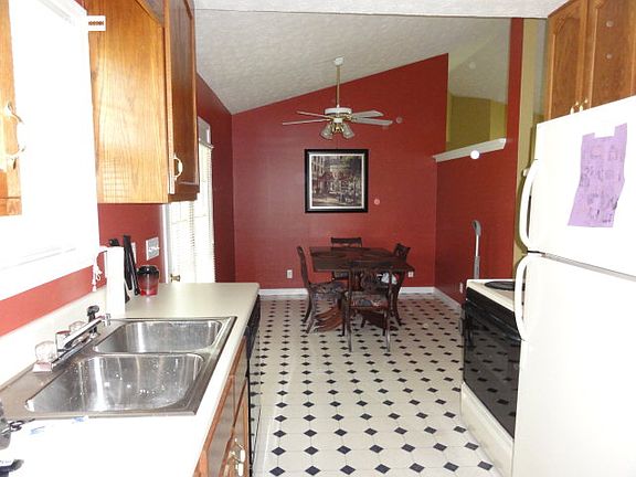 4th image of 626 Clifton Ln
