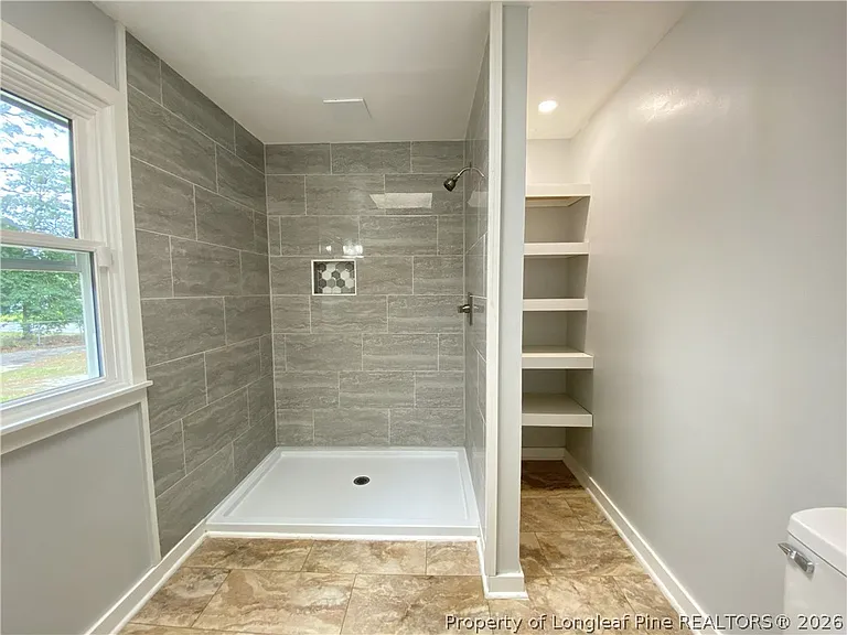290 Lemont Dr — Photo 22