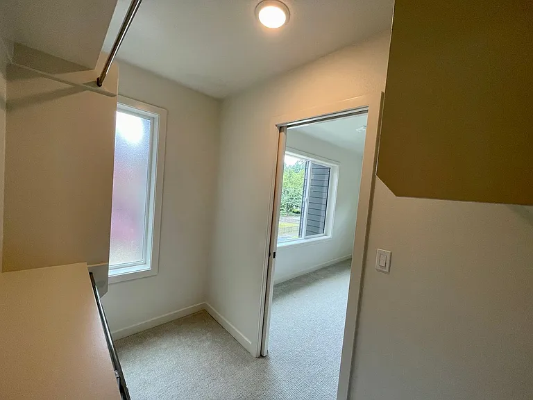 601 SE Spokane St #201 — Photo 35
