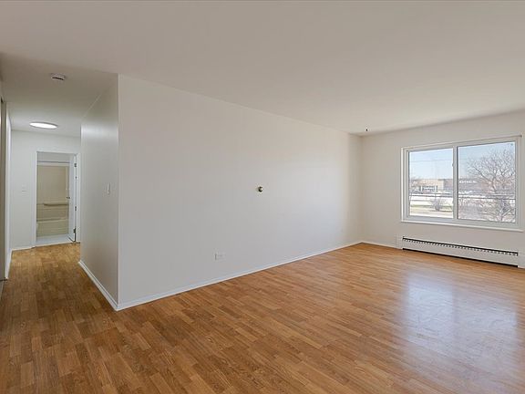 3rd image of 701 Elmhurst Rd APT H