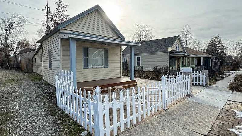 Building Photo - 1054 E Wilson Ave