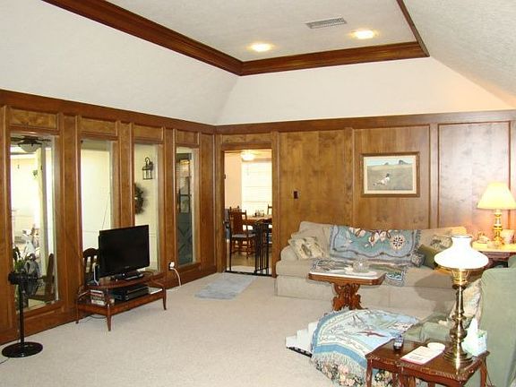 5th image of 1080 Monterrey Dr