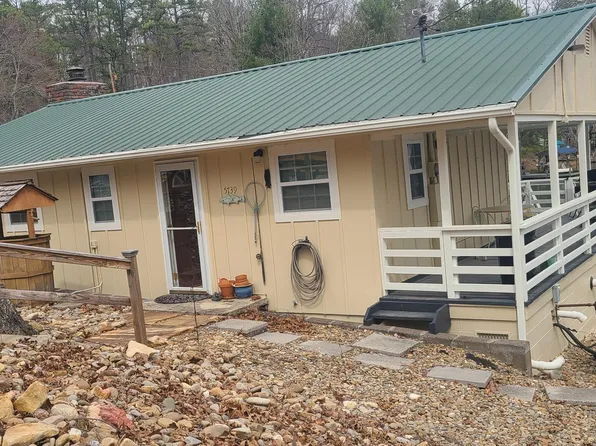 5739 Lakeshore Dr, Tallassee, TN 37878