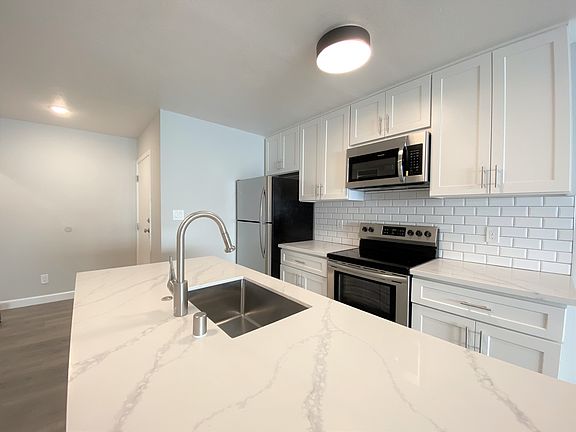 2nd image of 631 Masonic Way APT 1
