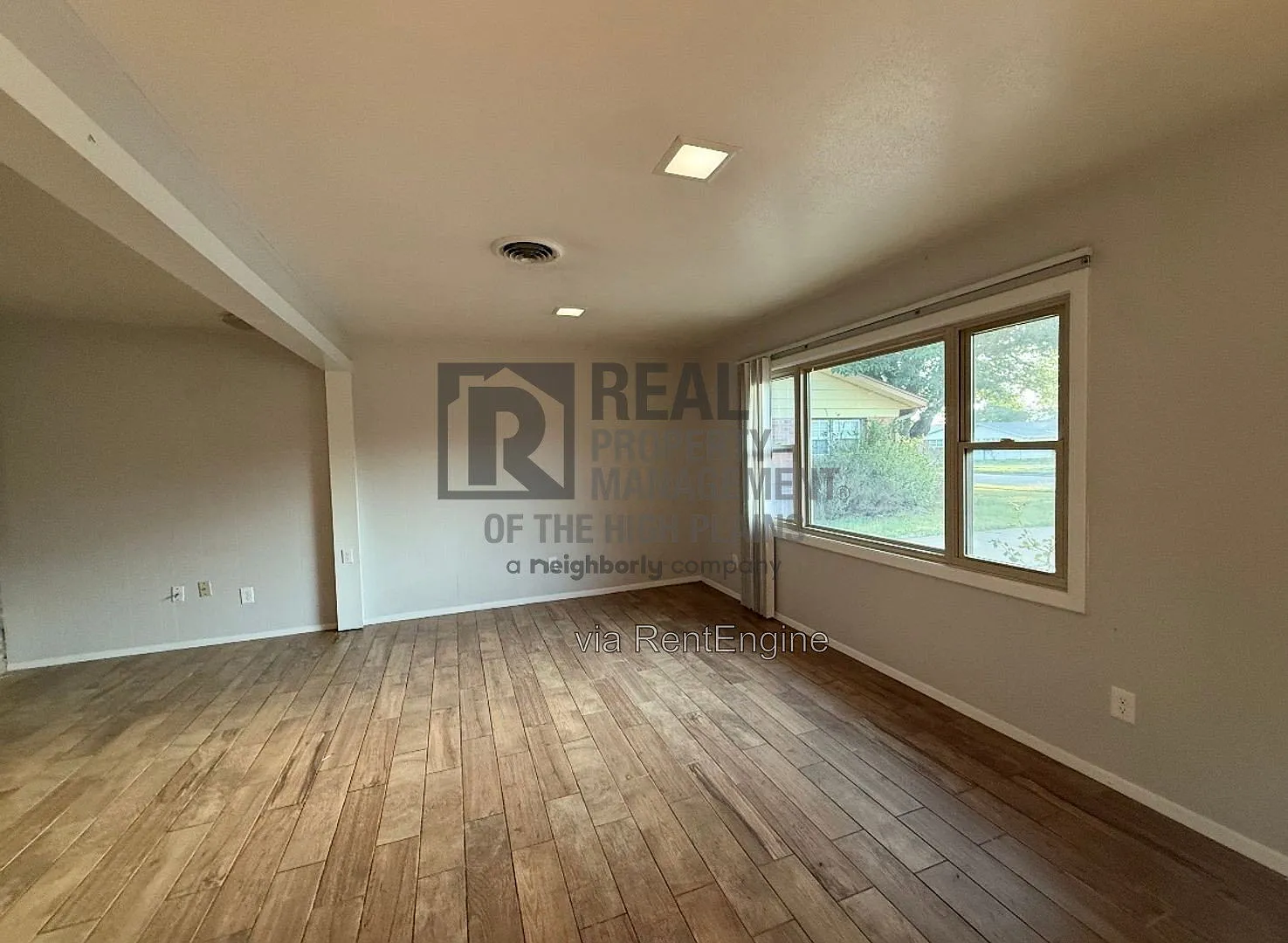 3 bed, 2.0 bath, 1584 sqft, $2,100 — Photo 3