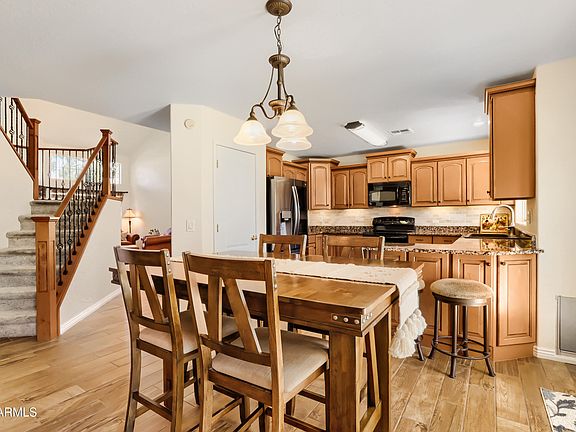 5th image of 233 W GROVERS Avenue
